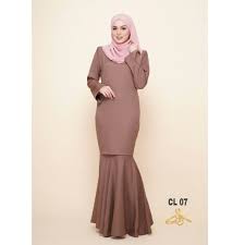Busana muslim ini mempunyai ciri khas yang hal lainnya, baju kurung kedag moden ini memiliki ukuran yang pas pada pinggang. 25 Trend Terbaru Baju Kurung Moden Skirt Duyung Little One Scandles