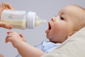 Lactancia Artificial Para Alimentar Al Bebé