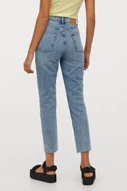 Slim Mom High Ankle Jeans Light Denim Blue Ladies H M Gb In 2020 Womens Jeans Skinny Slim Mom Jeans Light Denim