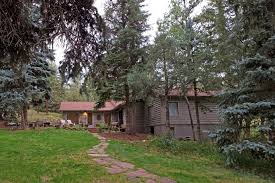 Real log cabins, sleeping lofts, full kitchens, hot tub by river, charcoal grills,wood burning fireplaces, cable tv, wifi, dvd players. Bear Paw Cabin And Waggin Tails Ranch Estes Park North Central Colorado Colorado Vacation Directory