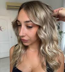 DREAM HAIR Salon menambahkan foto baru.