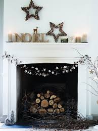 Kreyv The Minimalist S Christmas Mantel Minimalist Christmas Decor Christmas Fireplace Decor Minimalist Christmas