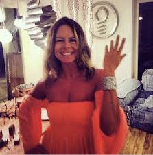 Paola perego is a famous italian television host who already has won the heart of audeince by her wonderful hosting capacity. Voi Mi Odiate Cosi Paola Perego Chiude Il Profilo Social Fotogallery Secolo D Italia