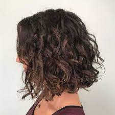 Frisuren 2020 Hochzeitsfrisuren Nageldesign 2020 Kurze Frisuren Lockige Bob Frisuren Bob Frisur Bob Frisur Naturlocken