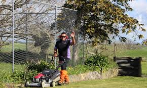 Mobile lawn mower repair , we has been providing fast lawn mower repair service for over 16 years. Lawn Mowing Hamilton Waikato Express Lawn Mowing