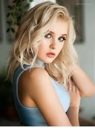 Black And Blonde Blunt Cut Bob Brown Wig Lace Frontal Hair Brown Hair With Brown Underneath Dianawigs In 2020 Blonde Beauty Blonde Hair Color Beautiful Blonde