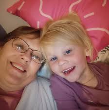 More, my kleinseun se lipe is vol koorsblare, wat kan ons gebruik, het niks  geslapi, asb enige raad, hy 1jaar 8 maande