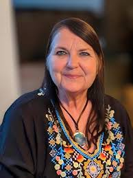 Betty Filson's Instagram, Twitter & Facebook