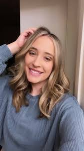 Ashley Comeau's Instagram, Twitter & Facebook