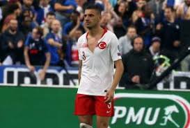 Annesi trafik kazasında vefat etmiştir. Fener Den Kovuldu Ronaldo Nun Kankasi Oldu Merih Demiral Kronos News Bagimsiz Haber Sitesi