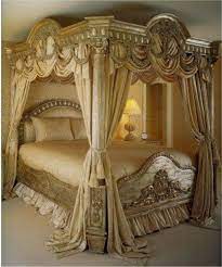 Fabulous Gold Colored Victorian Style Canopy Bed With Gold Curtain Create An Enjoyable And Splendid Nuance Luxurious Bedrooms Elegant Bedroom Bedroom Styles