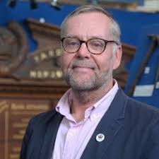 It's Air Vice Marshall Park, Sir!" 😂☺️ The well known Battle of Britain  commander Keith Park, wearing his trademark white flying suit, whilst in  Malta, during 1943. His personal Supermarine Spitfire Mk