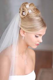With Brooch And Veil Updo Wedding Buns Bridal Hair Veil Wedding Hairstyles With Veil Trendy Wedding Hairstyles