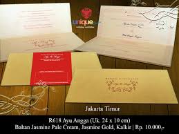 Dalam mendesain undangan ternyata tidak hanya dinilai dari soal bentuk dan warnanya yang unik saja. Undangan Pernikahan Ayu Angga Unique Card Wedding Invitation Produk