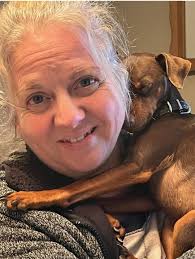 My best friend & I started a cleaning business recently. I wanted to share  some info about us here 🫧🐝