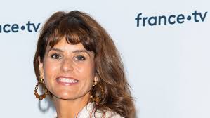 Faustine Bollaert partage un cliché de sa fille Abbie, lookée à la plage,  pour ses 9 ans