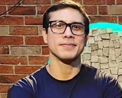 Ayres Sasaki is survived by his wife Mariana.