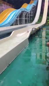 Accidental nudity on the water slide - Voyeur Videos