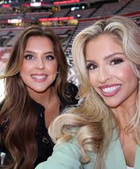 A week worth of photos 💚 #StanleyCup