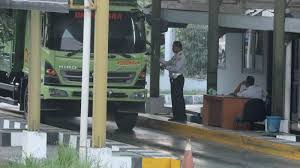 Info gaji tahun 2017 sudah dikemaskini. Jalan Lempang Di Jembatan Timbang Tribun Jogja