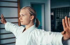Im springreiten bekommt die deutsche annika schleu ihr pferd nicht unter kontrolle. Auf Dem Weg Nach Tokio Karateka Jasmin Juttner Fuhlt Sich Fitter Denn Je