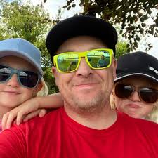 derek (@derek@mastodon.ie)