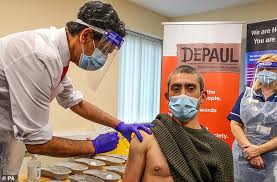 Después de que la vacuna sputnik v se inyecta en el brazo de una persona, los. Janet Street Porter I M Not Down And Out And I Can T Afford To Fly To Dubai So How Can I Get Jab Daily Mail Online