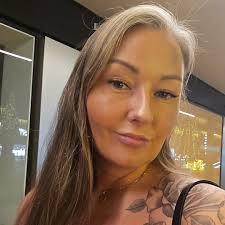 Hotell å anbefale? Vi har besøkt St.James hotel i mange år. Det ligger rett  på stranden, familieeid og forholdsvis lite og ujålete. Men etter noen  endringer der synes vi ikke det er