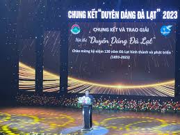 Vẻ đẹp duyên dáng của người phụ nữ Đà Lạt trong tà áo dài
