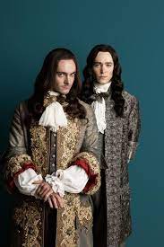 2c1a08e8c0a3ad739e6fdb398c6a3263 King Louis Xiv Versailles Versailles Serie Jpg 600 900 Versailles Louis Xiv George Blagden