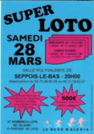 Un meneur de jeu tire au sort une boule sur laquelle est inscrit un numéro (de 1 à 90). Haut Rhin Super Loto Agenda Seppois Le Bas 68580