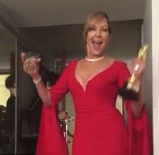 Allison janney won her first oscar for best supporting actress on sunday night, sweeping the major awards shows with her unflinching portrayal of tonya harding's abusive mother in i, tonya. i. Oscar Winner Allison Janney Goes Viral As She Screams What S Up B S At Her Team In Hilarious Video After Winning Gong