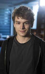 From the stories of stephen king (2006), the family (2016) and dance academy (2010). Bild Zu Rarmian Newton Bild Rarmian Newton Filmstarts De