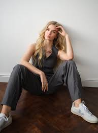 Leah McNamara - Free pics, galleries & more at Babepedia