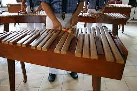 Hanya saja letak perbedaannya terdapat p ada penyebutan alat musik. 30 Alat Musik Tradisional Indonesia Yang Terkenal Bukareview