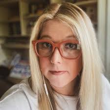 Jessica Saffell's Instagram, Twitter & Facebook