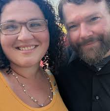 teens poorly tp'ing a house