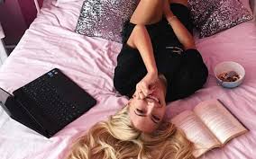 Το γνωστό μοντέλο και influencer, ιωάννα. Ola Roz Eikones Apo To Koyklistiko Spiti Ths Iwannas Toynh Like Com Cy