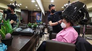 Het wordt deze en andere contactberoepen, zoals masseurs, wel verplicht om voorlopig alleen op afspraak te werken. Tvxnrtxxju6hgm