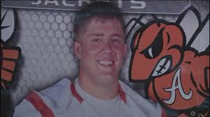 Alvin High School football players honors teammate killed in wreck