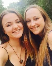 Chelsey Andrews's Instagram, Twitter & Facebook