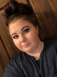 Please can someone edit this photo so the facetime rectangle isnt there but  i have an eyebrow. Thank you