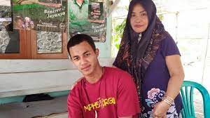 Berikut 7 pernikahan beda usia di berbagai wilayah di indonesia yang sempat menjadi perhatian masyarakat. Kisah Asmara Beda Usia Destoko Dan Rasmiati Berawal Dari Suara Lalu Jatuh Cinta Pos Kupang