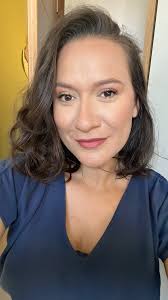 Turismo em alta. Emoções também? Na temporada, a demanda cresce, o ritmo  acelera e quem está na linha de frente sente no corpo e nas emoções.  Pressão, conflitos, comunicação truncada e cansaço