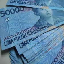 Di dalam rumah biyok, ditemukan uang berserakan dengan berbagai pecahan mulai rp 100 sampai rp 100 ribu. Hot Money Yang Kibarkan Rupiah