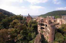 Heidelberg ist ein schmelztiegel unterschiedlicher kulturen und ideen . Schloss Heidelberg De