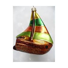 Keep your coastal holiday decor natural and organic by incorporating found elements mixed with classic holiday touches like glass ball. Color Boat Glass Handmade Christmas Baubles Decorations