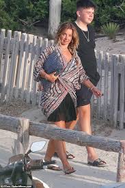 His girlfriend, model frida andersson, is three months pregnant with the baby due in november. Picture Exclusive Louise Redknapp Steps Out In Ibiza After Ex Jamie S New Girlfriend Is Revealed Aktuelle Boulevard Nachrichten Und Fotogalerien Zu Stars Sternchen