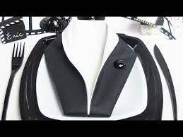 Pliage de serviette de table en losange. Pliage De Serviette En Forme De Smoking Youtube