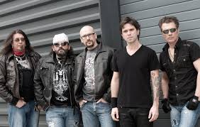 Artistul fusese internat la terapie intensivă în timişoara în urmă cu aproape două săptămâni. Trupa Cargo Va Lansa Noul Clip In Cadrul Unui Concert Video